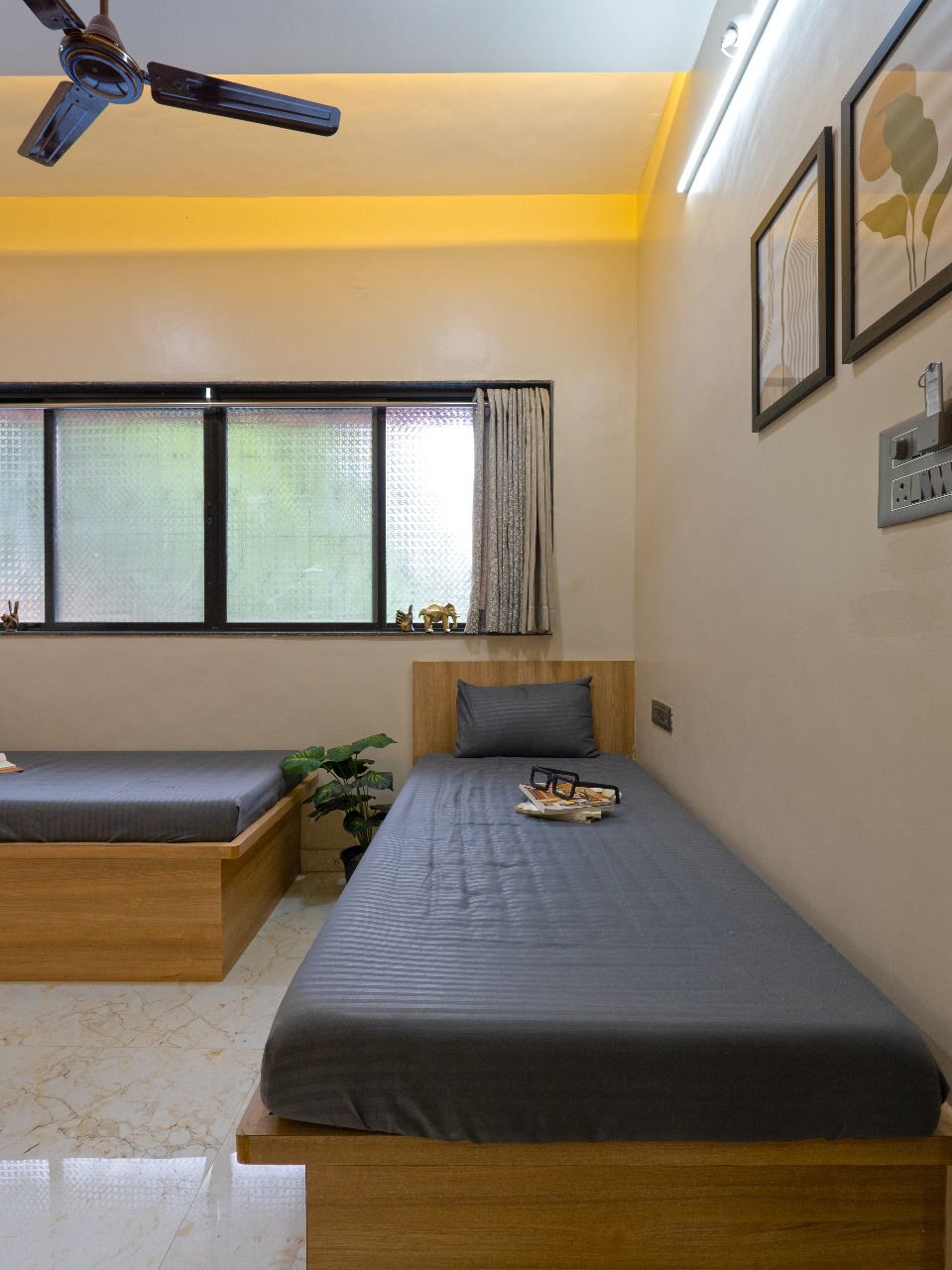 Girls hostel near college - Spacious rooms in Pune