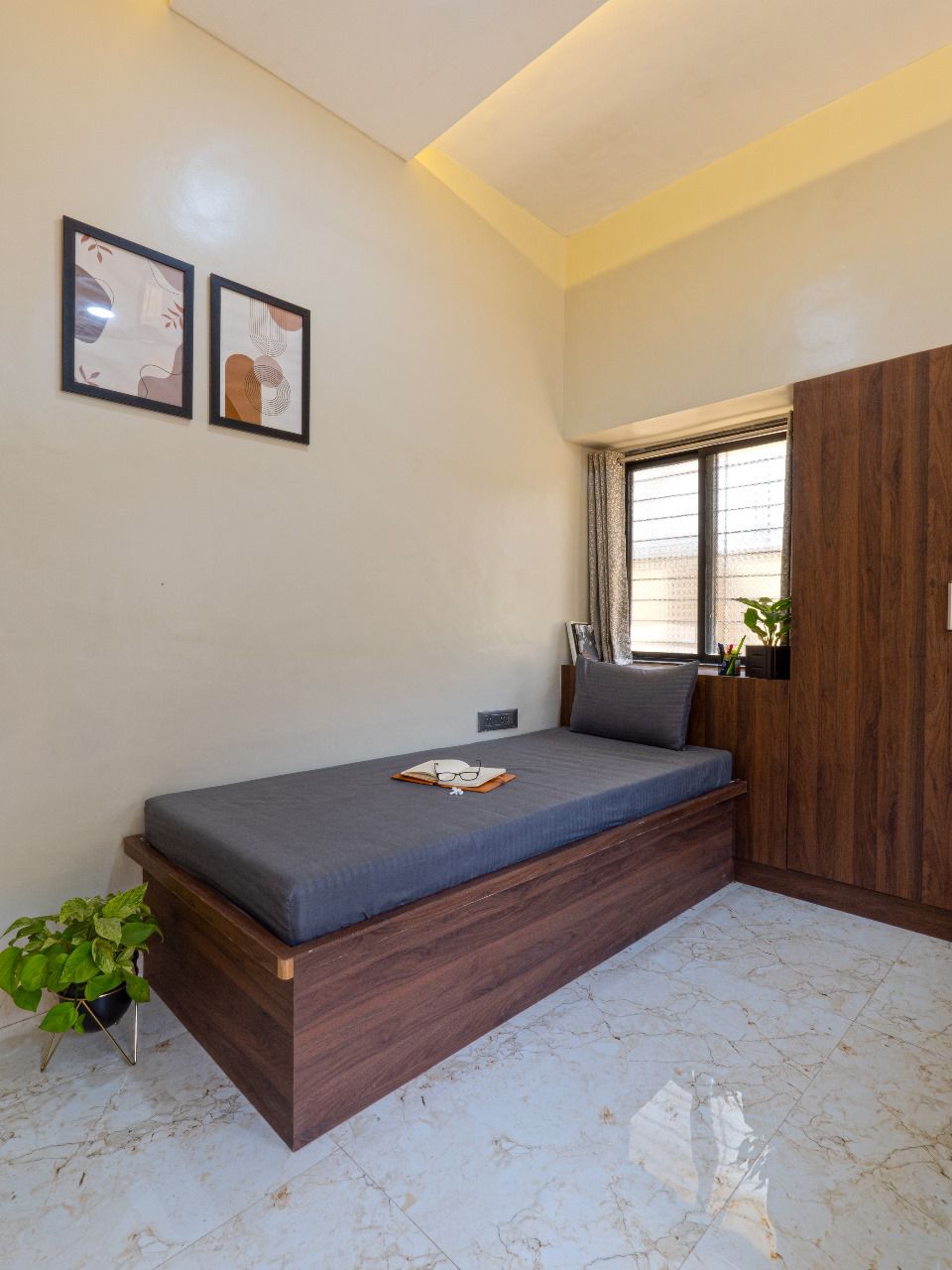 Best PG in Pune for working women - Well-lit comfortable rooms