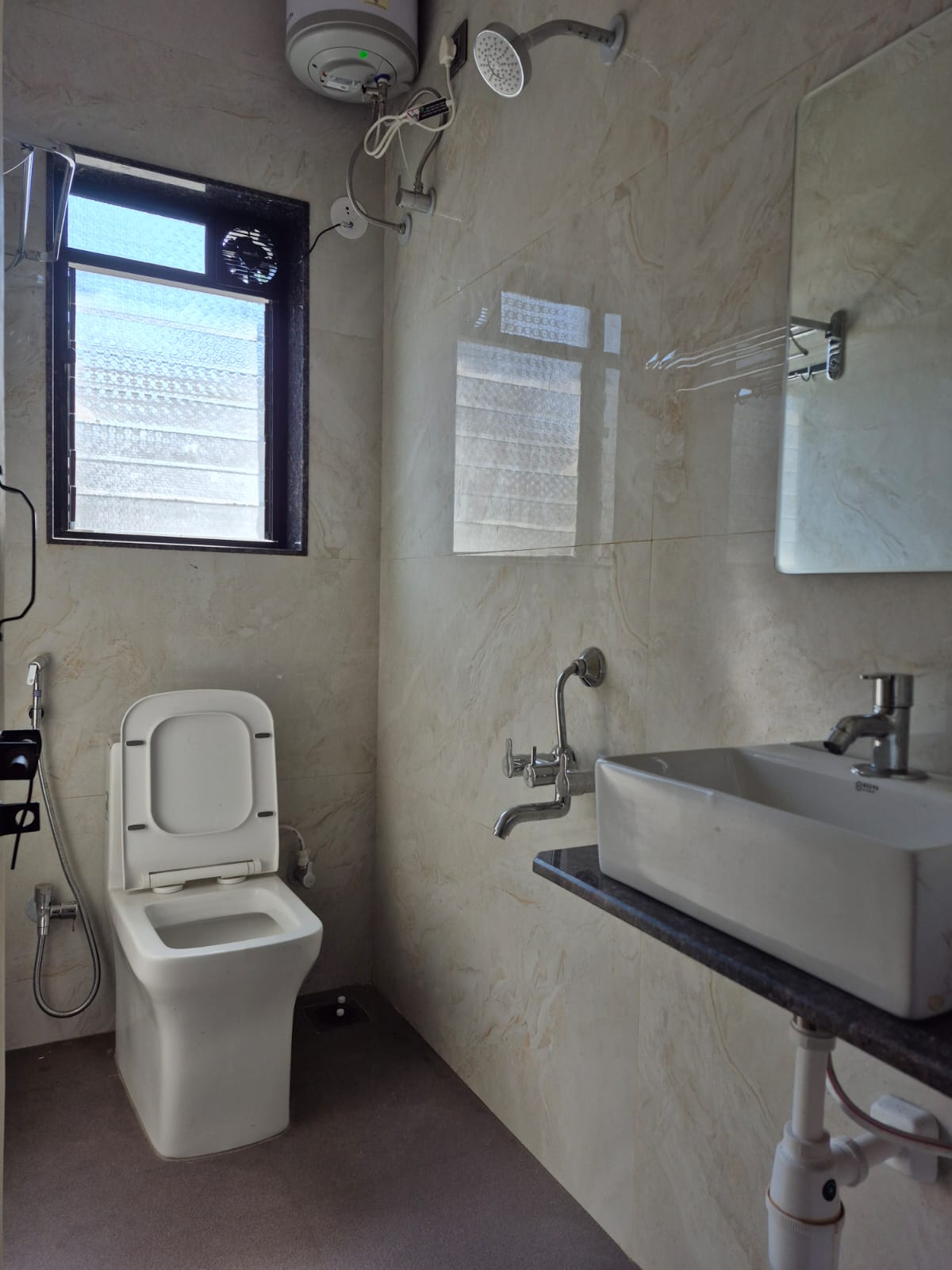 Clean bathroom with hot water at girls PG near me